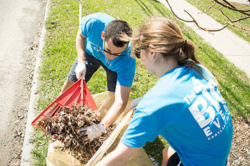 SUNY Cortland Students Roll Up Sleeves for Service