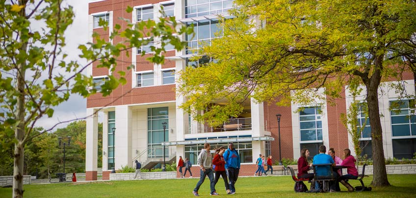 Students outside Dragon Hall