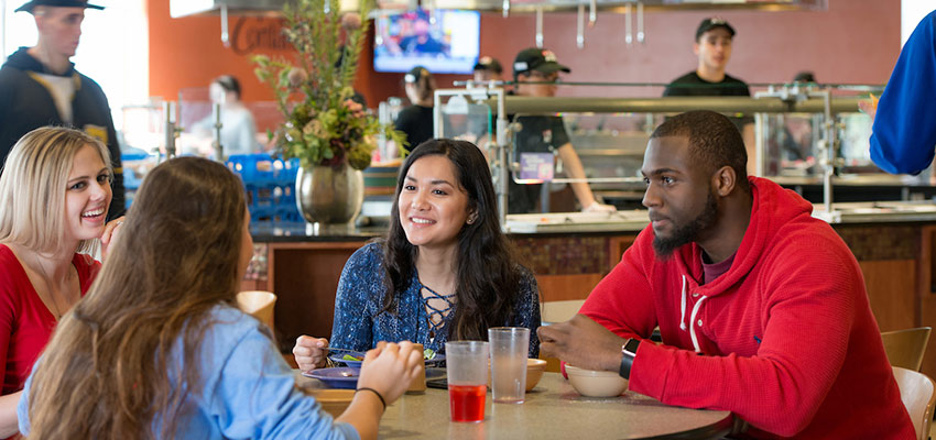 Students eating lunch at Neubig Dining Hall